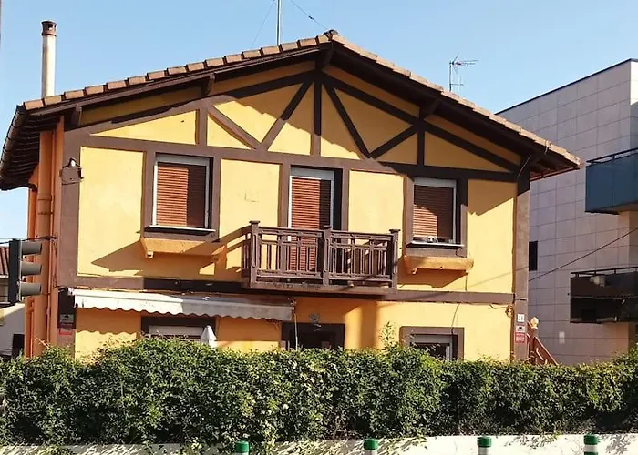 Preciosa Casa Bi-familiar Al Lado De Donosti.